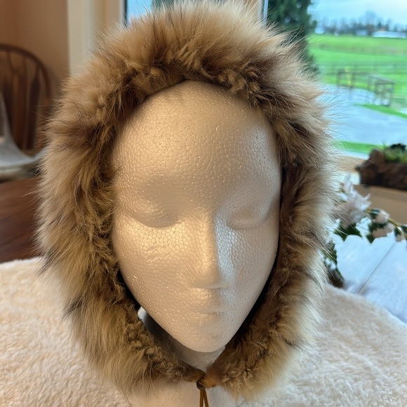 Coyote fur hat - Picture 4 of 8
